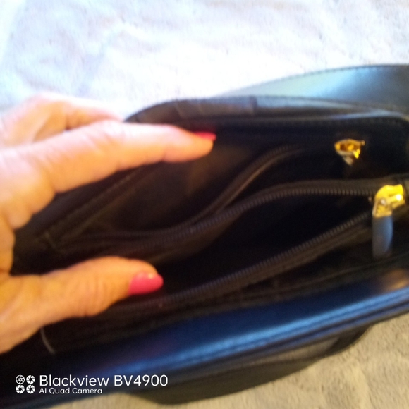 Lulu's chic black quilted crossbody bag. - Picture 5 of 10